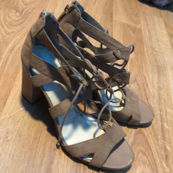 Heels - Picture 3 of 3